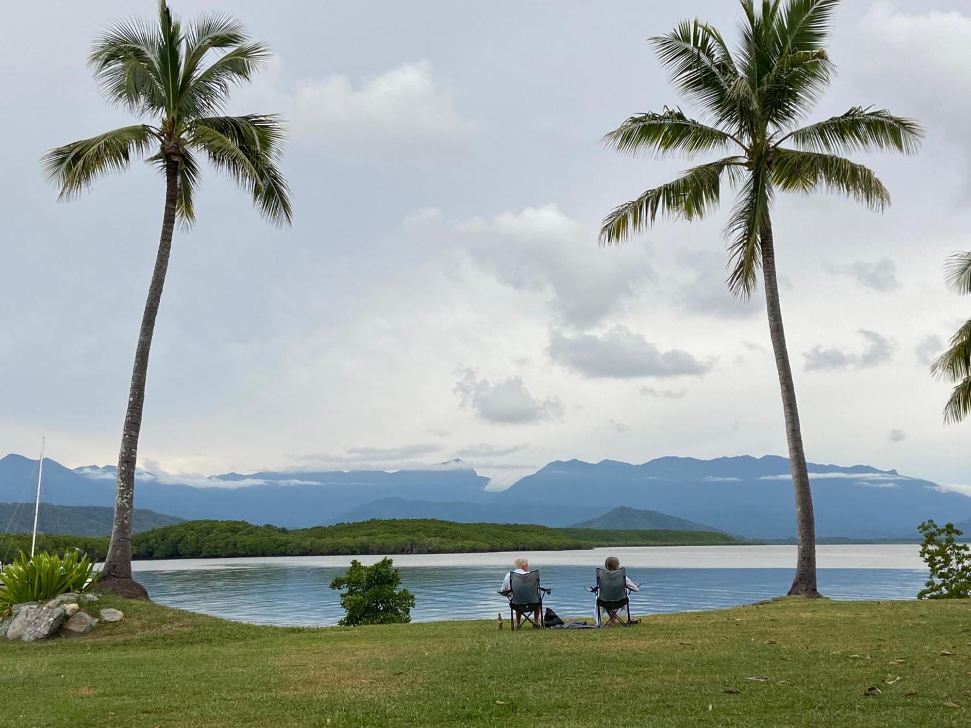 Modern 2 Bedroom Townhouse - Four Mile Escapes * Port Douglas